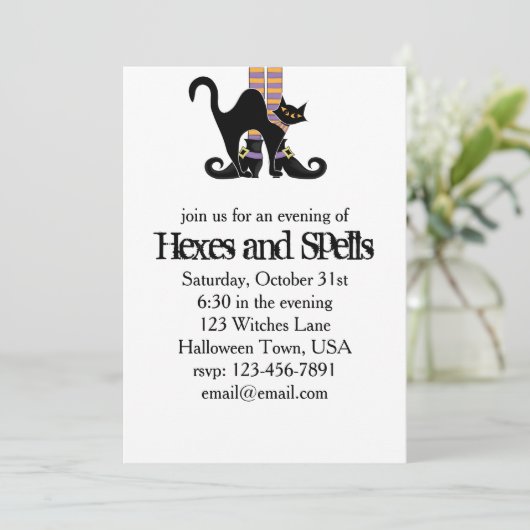 Halloween Niedliche Hexenschuhe Schwarze Katze Einladung (Stehend Vorderseite)