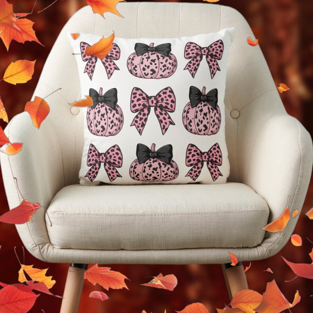 Halloween niedliche Pumpkins und Bogen rosa Coquet Kissen (Halloween cute Pumpkins and bows pink Coquette Throw Pillow)