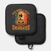 Halloween Normal zu sein ist weit unterschätzt Hex Topflappen (Vorderseite/Rückseite)
