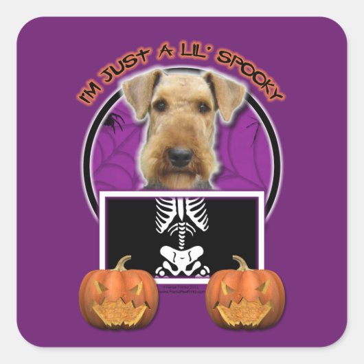 Halloween - Nur ein kleiner Spooky - Airedale Quadratischer Aufkleber (Vorderseite)