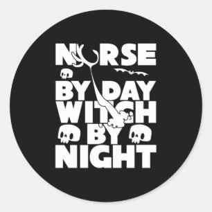 Halloween Nurse By Day Witch By Nights Runder Aufkleber
