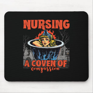 Halloween Nurse - Die Pflege eines Coven des Mitge Mousepad