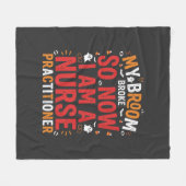 Halloween Nurse Practitioner Besen Kaputt Design Fleecedecke (Vorderseite (Horizontal))