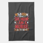 Halloween Nurse Practitioner Besen Kaputt Design Geschirrtuch (Vertikal)
