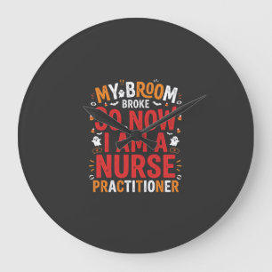 Halloween Nurse Practitioner Besen Kaputt Design Große Wanduhr