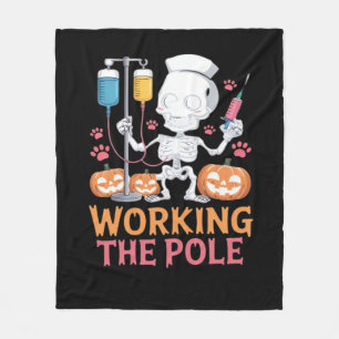Halloween Nurse Skeleton Funny Joke Essential T-Sh Fleecedecke