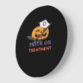 Halloween Nurse Trick oder Treatment Classic T - S Große Wanduhr (Winkel)