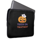 Halloween Nurse Trick oder Treatment Classic T - S Laptopschutzhülle (Vorne Rechts)