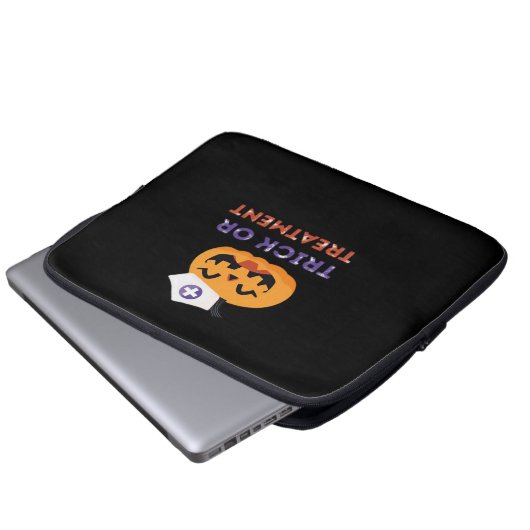 Halloween Nurse Trick oder Treatment Classic T - S Laptopschutzhülle (Vorne Knopf)