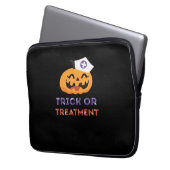 Halloween Nurse Trick oder Treatment Classic T - S Laptopschutzhülle (Vorderseite Links)