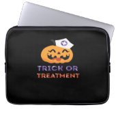 Halloween Nurse Trick oder Treatment Classic T - S Laptopschutzhülle (Vorderseite)