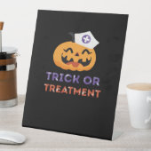 Halloween Nurse Trick or Treatment Classic T-Shirt Sockelschild (In Situ)