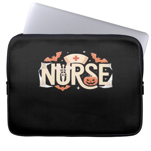 Halloween Nurse Typografie - Spooky Medical Design Laptopschutzhülle (Vorderseite)