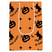 Halloween Orange Black Spooky Pumpkin Hexe Mittlere Geschenktüte (Rückseite)