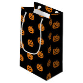 Halloween-Orange-Kürbislaterne niedlich Kleine Geschenktüte (Rückseite Schrägansicht)