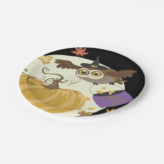 Halloween Owl Trick oder Treat! Pappteller (Schrägansicht)
