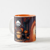 Halloween Panda Magic Zweifarbige Tasse (Vorderseite Links)