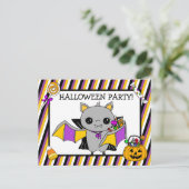 Halloween-Party Einladung mit Bat Holding Candy Postkarte (Stehend Vorderseite)