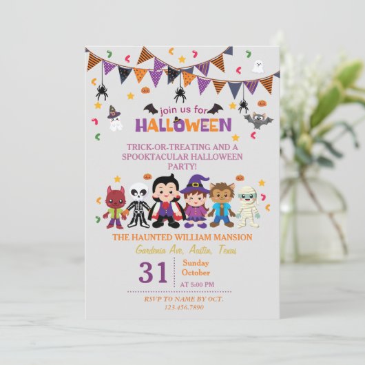 Halloween-Party für Kinder mit niedlicher Hexenkle Einladung (Stehend Vorderseite)