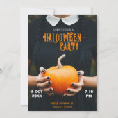 Halloween-Party Kürbismädchen schwarzes Kleid Einladung (Vorderseite)