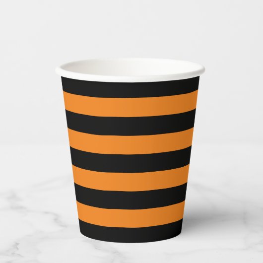 Halloween-Party. Streifen schwarz und orange Pappbecher (Vorderseite)