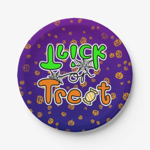 Halloween-Party Trick oder Trete Pappteller