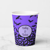 Halloween Personalize Names Fly Away Bats Pappbecher (Rückseite)