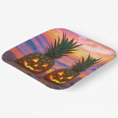 Halloween Pineapple Jack-o-lanterns On a Beach Pappteller (Gewinkelt)