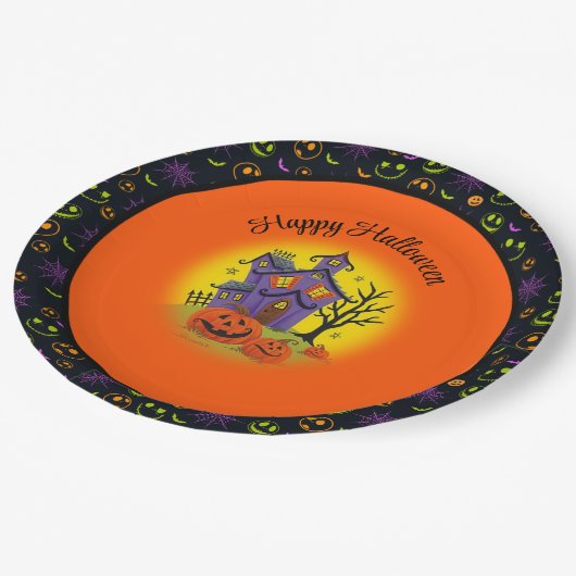 Halloween Pumpkin Spuk House Fun Custom Text Pappteller (Schrägansicht)