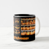 Halloween Pumpkin Wall Zweifarbige Tasse (VorderseiteRechts)