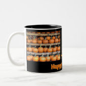 Halloween Pumpkin Wall Zweifarbige Tasse (Links)