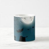 Halloween Pumpkins: Dunkles Schloss, blauer Mond Kaffeetasse (Mittel)