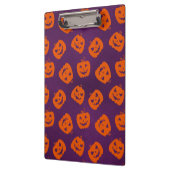 Halloween Pumpkins im Lila Hintergrundemuster Klemmbrett (Links)