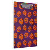 Halloween Pumpkins im Lila Hintergrundemuster Klemmbrett (Rechts)