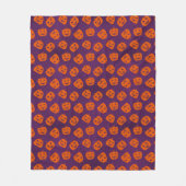 Halloween Pumpkins on Purple Background Pattern Fleecedecke (Vorderseite)