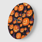 Halloween Pumpkins: Spooky Seamless Pattern. Große Wanduhr (Winkel)