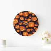 Halloween Pumpkins: Spooky Seamless Pattern. Große Wanduhr (Zuhause)