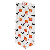 Halloween Pumpkins und Fledermäuse, Trick oder Tre Geschenktüte Für Weinflaschen (Rückseite Schrägansicht)