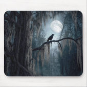 Halloween-Rabe in einem unheimlichen Wald Mousepad (Vorne)