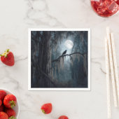 Halloween-Rabe in einem unheimlichen Wald Serviette (Beispiel)