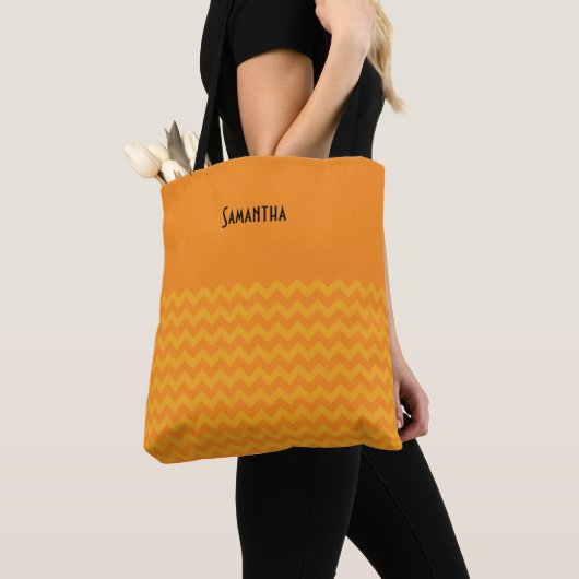 Halloween Retro Bright Orange Zickzack Name Tasche (Von Nahem)
