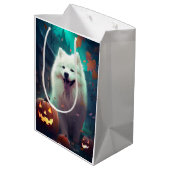 Halloween Samoyed with Pumpkins Beängstigend Mittlere Geschenktüte (Rückseite Schrägansicht)