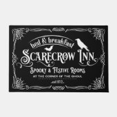 Halloween Scarecrow Inn Bed and Breakfast Raven Fußmatte (Vorderseite)
