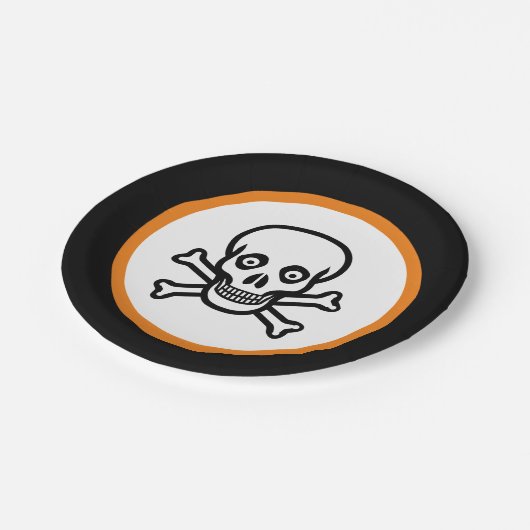 Halloween-Schädel auf schwarz, orange und weiß Pappteller (Schrägansicht)