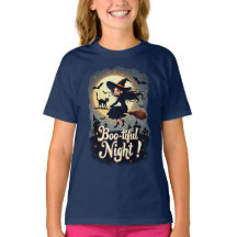 Halloween - schöne Nacht - Hexe auf einem Zimmer