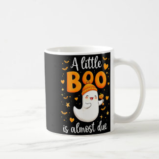 Halloween-Schwangerschaftsankündigung Ein kleiner Kaffeetasse
