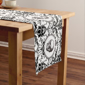 HALLOWEEN Schwarz Gothic Style Damask Muster Skull Kurzer Tischläufer (Beispiel)