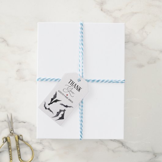 Halloween Schwarz-Weiß-Fledermäuse Geschenkanhänger (Mit Garn)