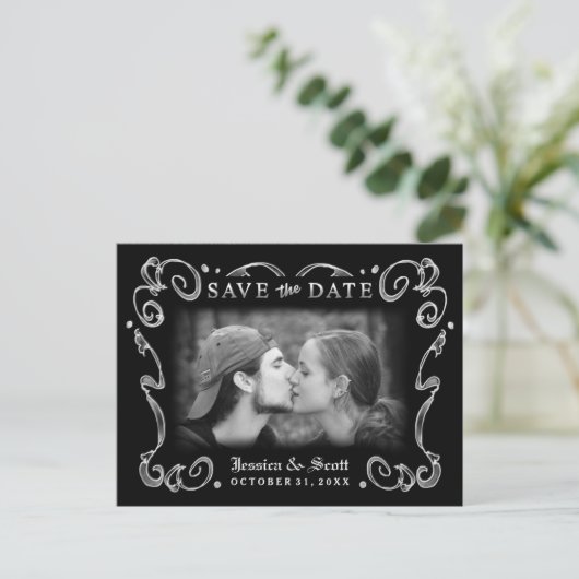 Halloween Schwarz-weiß Scroll Foto Save the Date Ankündigungspostkarte (Stehend Vorderseite)