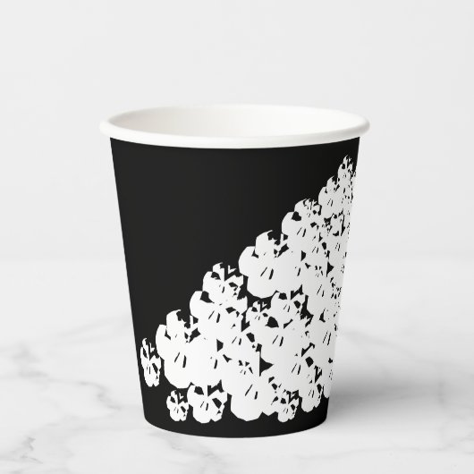 Halloween Schwarz-Weiß-Skulls-Haufen Pappbecher (Vorderseite)